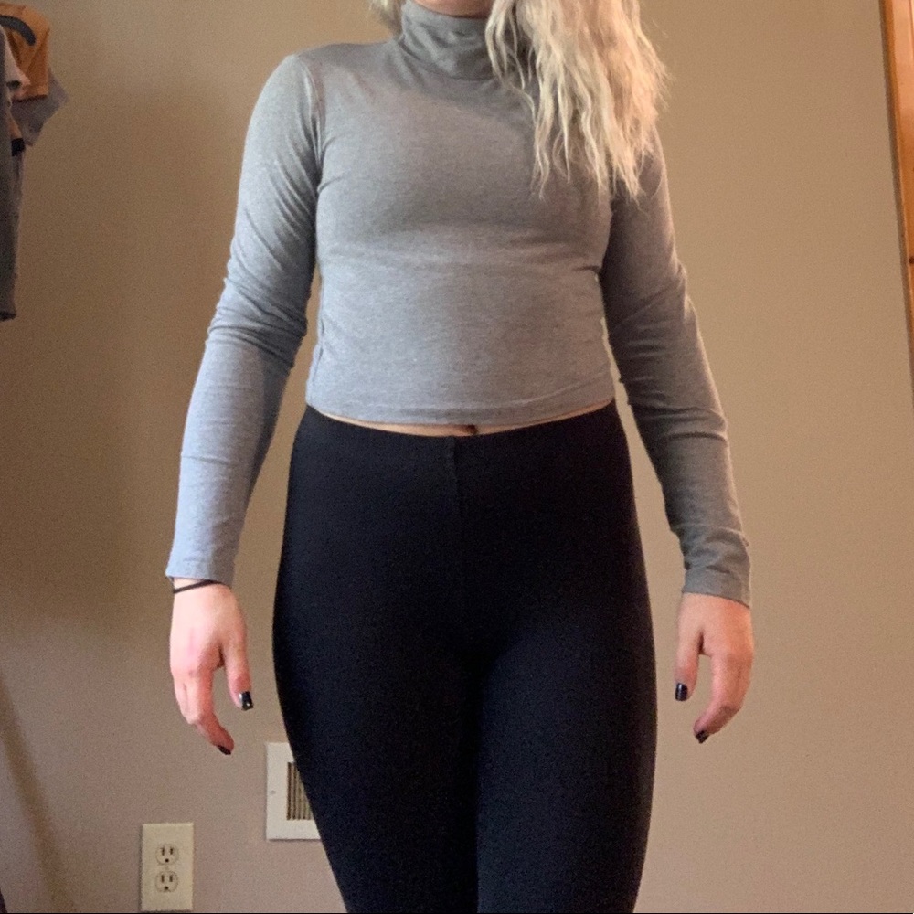 Long sleeved cropped turtleneck